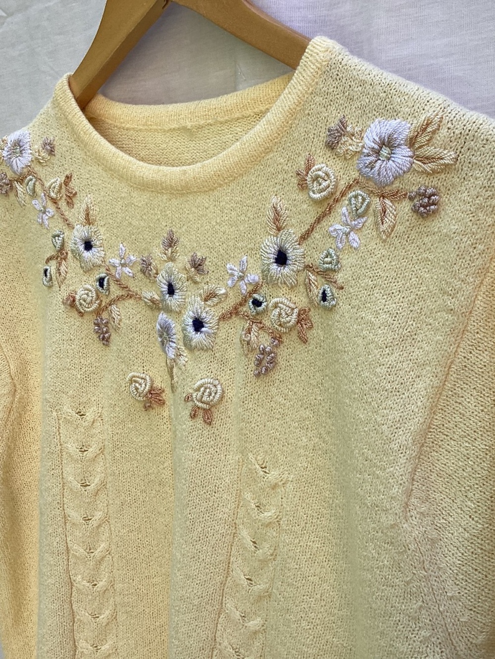 embroidered short sleeve knit top